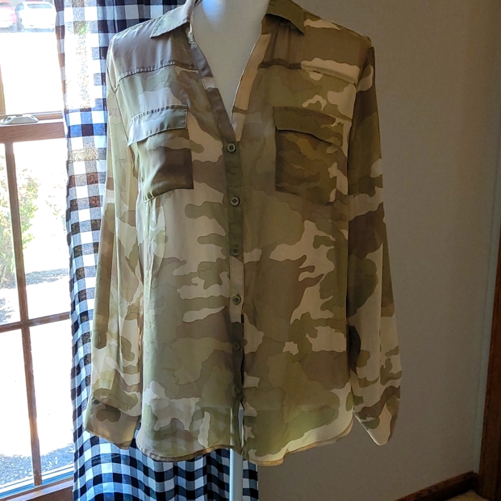 NY & Co Camo Top L